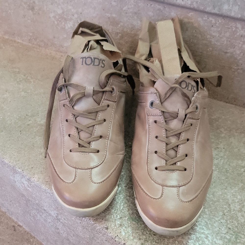 Tod's Women Tan Leather Sneakers